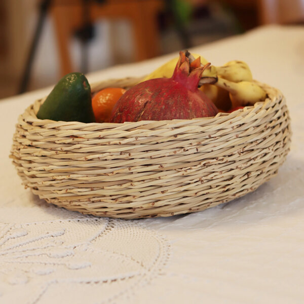 סלסלת-פירות-לשולחן-אוירה-כפרית-תוצרת-הארץ-קליעה-בסנסנים