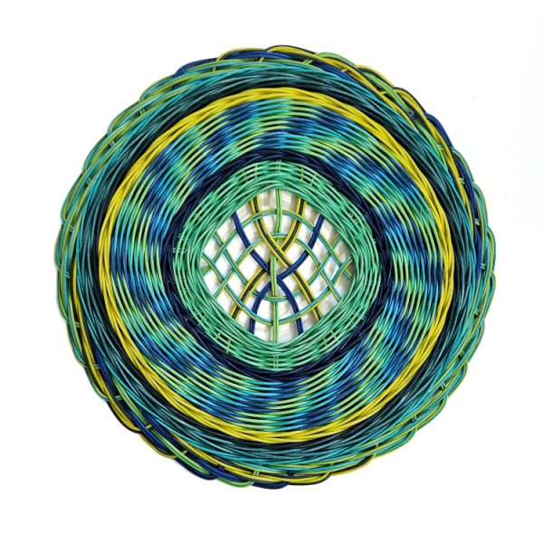 תמונה-לקיר-קלועה-מנצרים-צבעוניים-קישוט-ייחודי