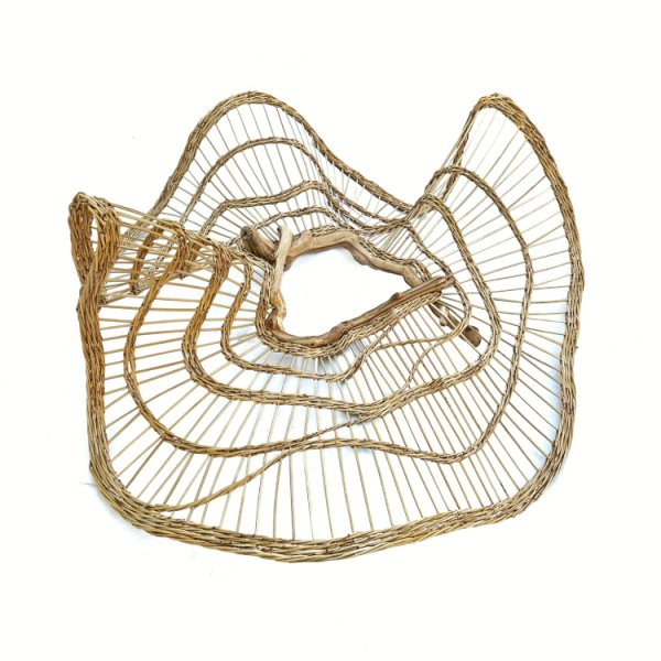 יצירת-אומנות-קלועה-חומרים-טבעיים-עיצוב-הבית