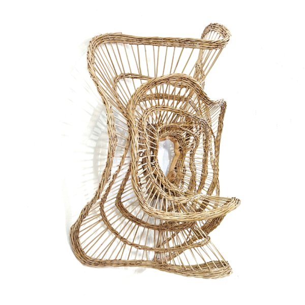 יצירת-אומנות-קלועה-לתליה-על-קיר-סנסנים-ענפי-גפן