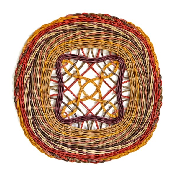 תמונה-קישוט-לקיר-מנדלה-קלועה-נצרים-צבעוניים-עיצוב-פנים