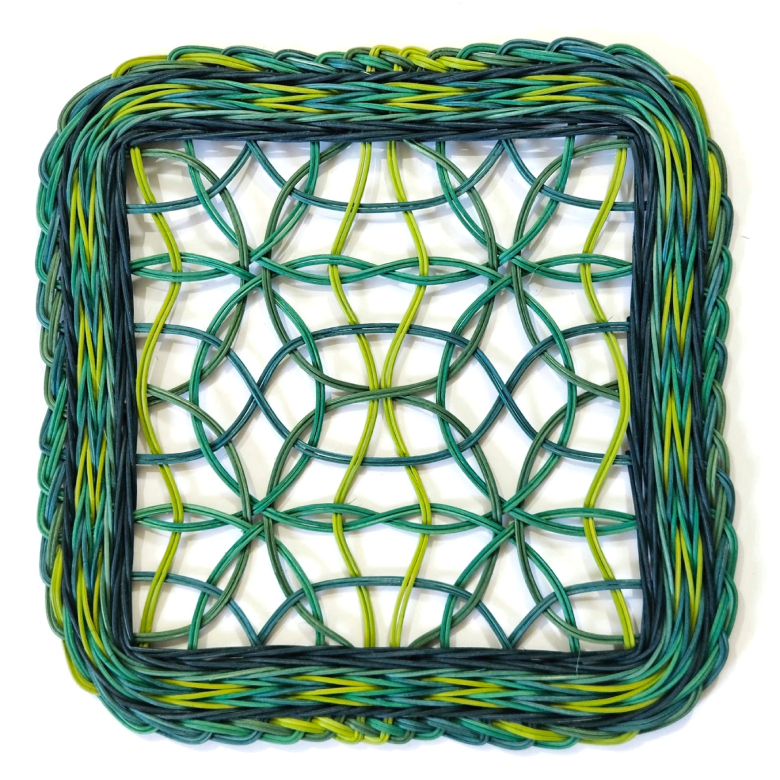 קישוט-מרובע-לקיר-סימטריה-ערבסקה-קליעה-בנצרים-צבעוני